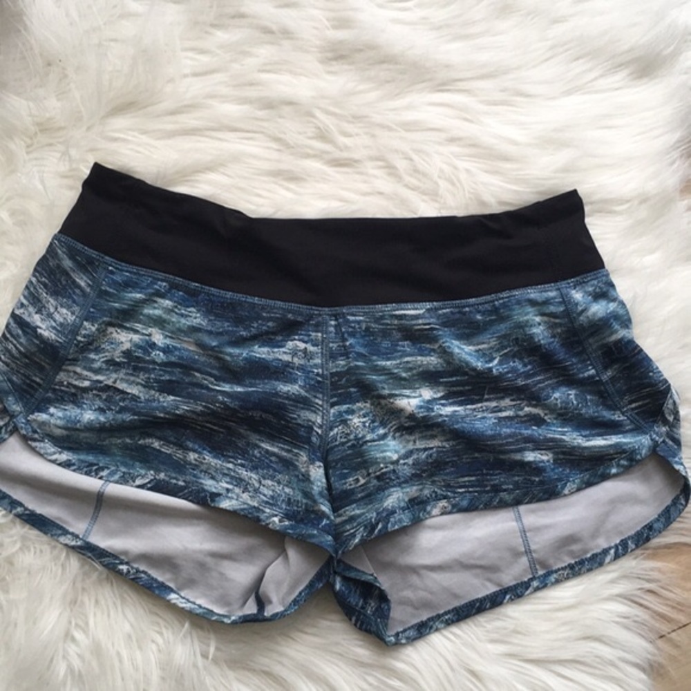 Lululemon Speed it up shorts sz6 ocean wave print